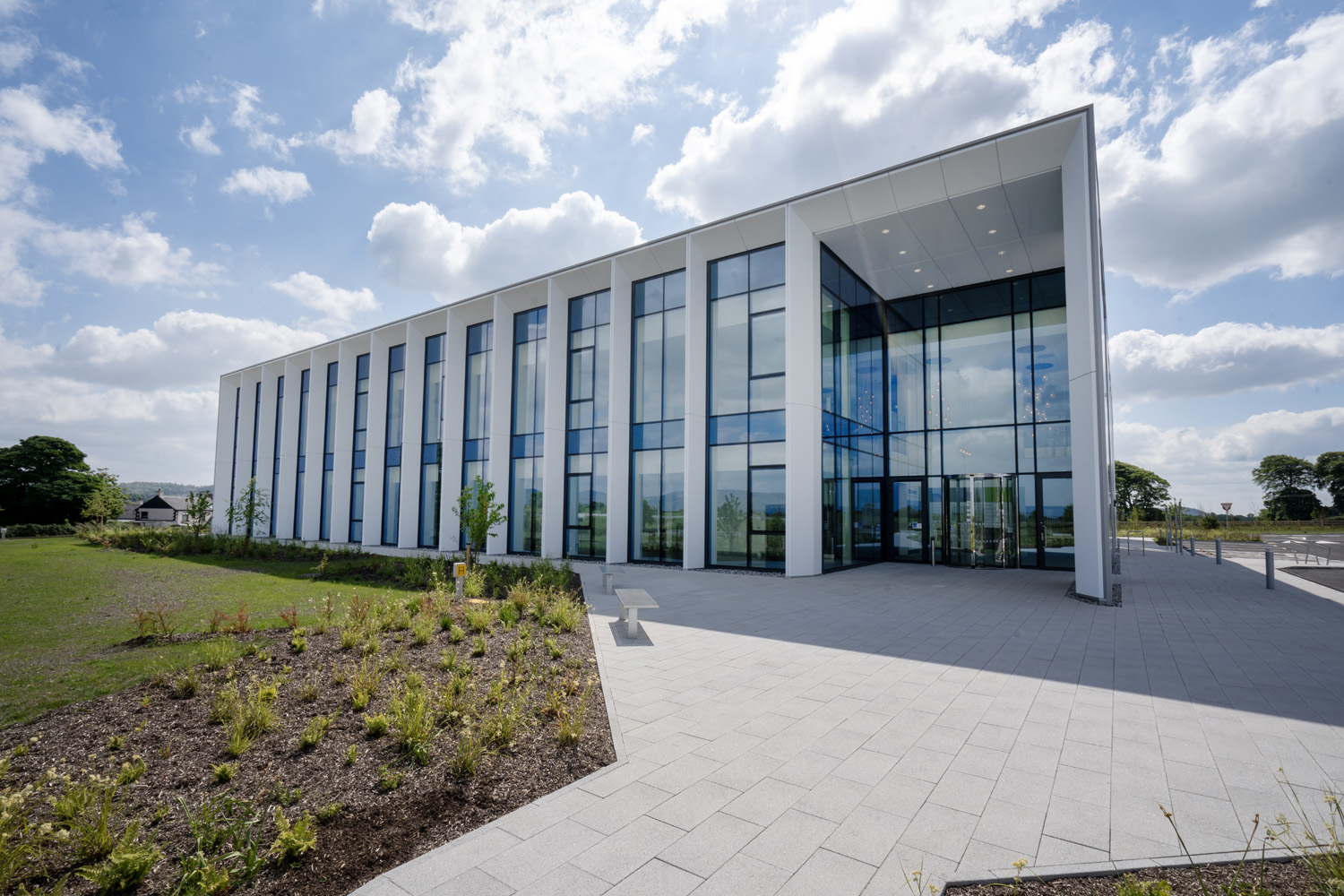Technology/manufacturing space of c.1,593 m2 with roller shutter door to yard